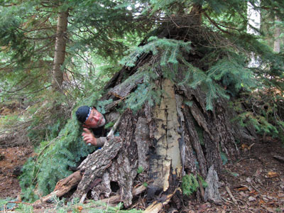 Shelter building to prevent hypothermia